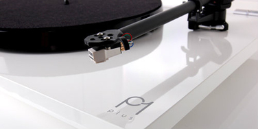 Вініловий програвач Rega Planar 1 Plus, білий