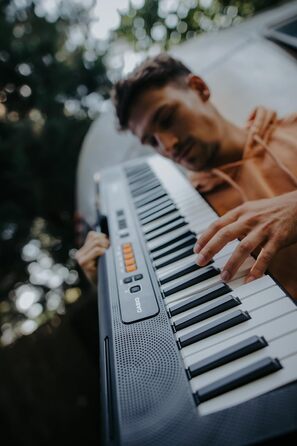 Клавіатура Casio Casiotone CT-S100 з 61 клавішею, 122 звуки та 61 ритми, чорна, сучасний дизайн