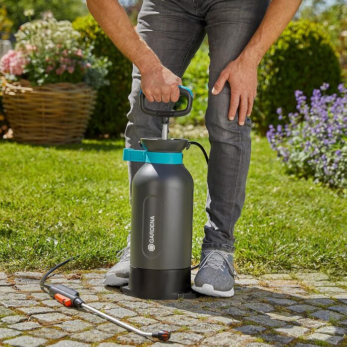 Обприскувач садовий Gardena Comfort 5 л з насосом, наплічним ременем, запобіжним клапаном і фіксацією ручки для рослин
