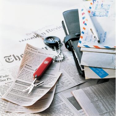 Мультитул Victorinox Classic SD: Швейцарський ніж, 7 функцій, з пилочкою для нігтів