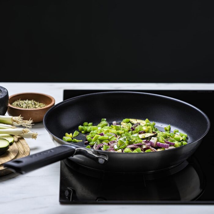 Пательня KitchenAid Edelstahl 28 см - 3-шарова конструкція з нержавіючої сталі, індукційна, для духовки, з ергономічною ручкою