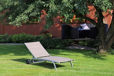 Шезлонг металевий рожевий HOME & GARDEN