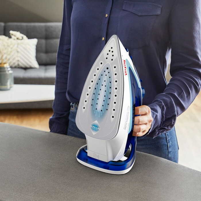 Парова праска Tefal FV5736E0, 2500 Вт, керамічна підошва, синя, 270 мл