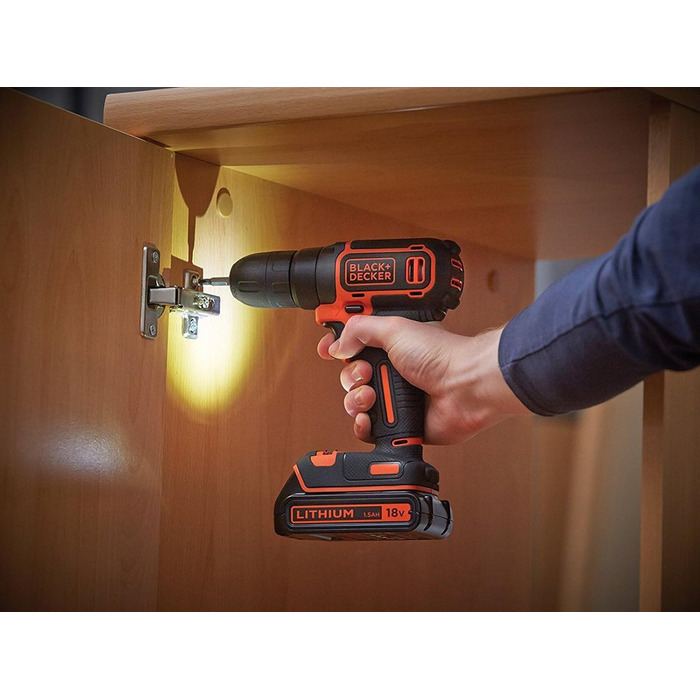Акумуляторний дриль-шуруповерт BLACK+DECKER 18V з 2 акумуляторами 1.5Ah, швидкою зарядкою та 80 аксесуарами в кейсі