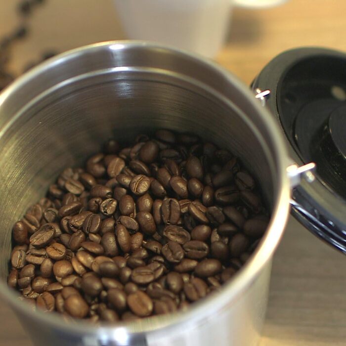 Контейнер для кави Coffee Gator з нержавіючої сталі - зберігає каву свіжою довше. З датою розкриття, CO2-вентилем та мірною ложкою. Маленький, сірий.