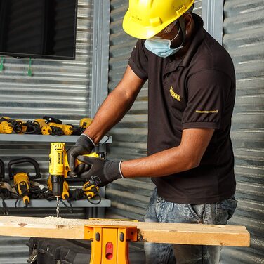 Акумуляторний шуруповерт DeWalt 18 V DCD991NT-XJ