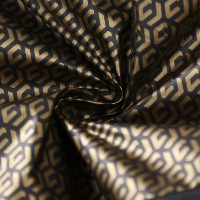 Чоловіча степкова жилетка з капюшоном. Тепла безрукавка для активного відпочинку та повсякденного носіння. Червоний колір, розмір M