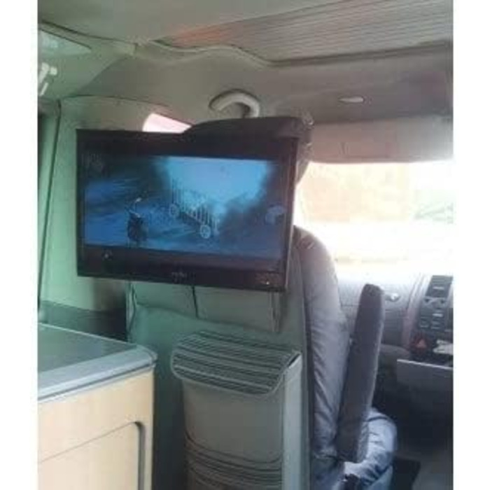 Універсальне кріплення для телевізора OTVEE CampervanBits Gallant з VESA для підголівника VW T4/T5/T6/T6.1, 14-27 дюймів, чорне