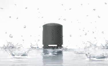 Портативна Bluetooth колонка Sony SRS-XB100 чорного кольору: волого- та пилозахист IP67, до 16 год роботи, ремінець для перенесення