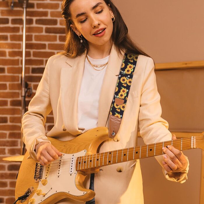 Гітарний ремінь 5,1 см з бавовняним друком, квітковий принт, з повним шкіряним кінцем, для бас-гітари, електро- та акустичної гітари, безкоштовна кнопка для ременя, фіксатори для ременя та медіатори. Жовті ромашки