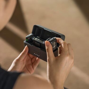 DJI Mic 2: Бездротовий мікрофон-петличка (2 передавача + 1 приймач + зарядна станція) для камери, смартфона, влогів, з шумозаглушенням, 48 кГц, 32-біт Float, 250 м радіус дії