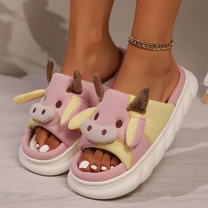 Corimori Кухонні тапочки - М'які тапки у вигляді корівки - Веселі плюшеві сліпони, розмір 34-44, рожеві (34/35 EU, вафлі)