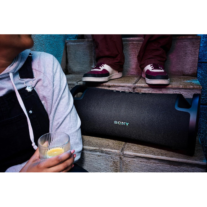 Sony ULT Field 7: Портативна Bluetooth колонка з ULT Bass Boost, 30 год автономії, Powerbank, захист від води/пилу, LED, мікрофон/гітара - Чорний