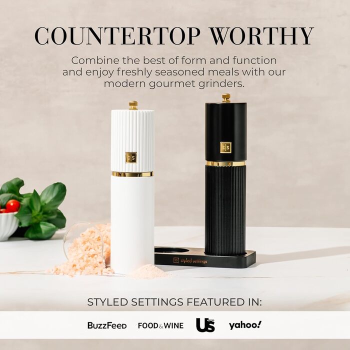 Набір для солі та перцю Styled Settings – біло-чорний з золотом, ручний, 2 шт., з регульованим керамічним жорном та дерев'яною підставкою