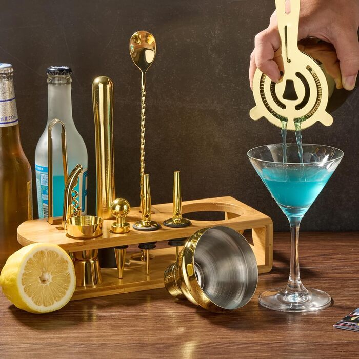 Набір шейкер для коктейлів Barkeeper Kit: 12 предметів з бамбуковим підставкою | Набір бармена з аксесуарами для приготування напоїв, для бару, дому, лаунж та вечірок (Золотий) з титановим покриттям