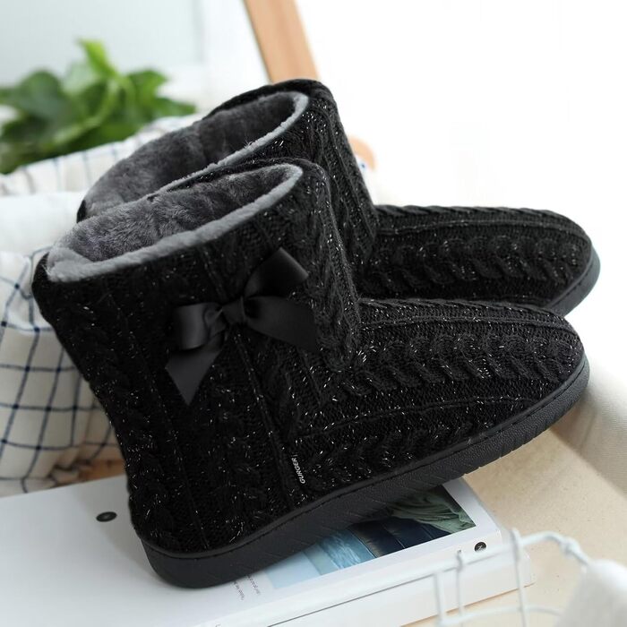 Тапочки домашні жіночі з плюшевою підкладкою, білі, з неслизькою підошвою (35/36 EU)