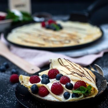 ELO Crepe Pan, 28 cm, ALUCAST - Frying pan made of energy-saving die-cast aluminum with non-stick coating, suitable for ceramic, gas, electric, and induction cooktops - dishwasher safe, Color: Black 28CM ALT Crepes Pan