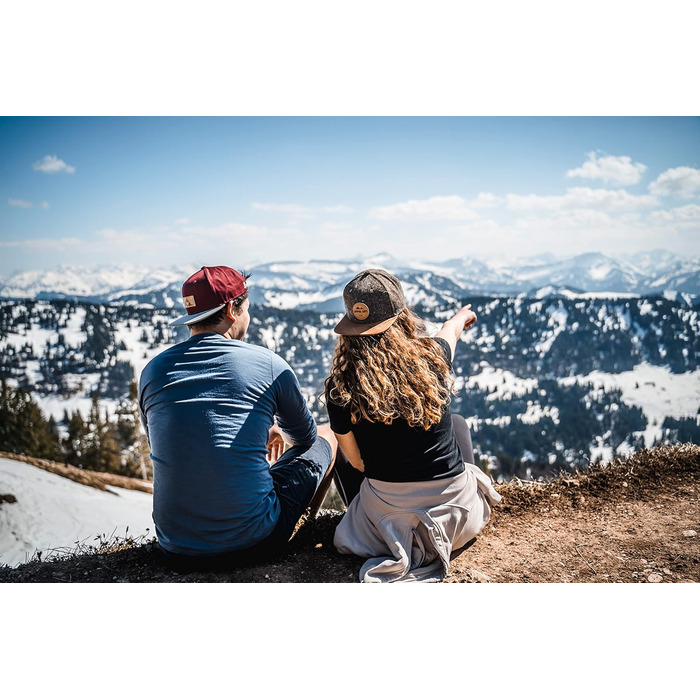 Кепка бейсболка Jumping Bird • Зручна, регульована, легко миється • Бордовий колір