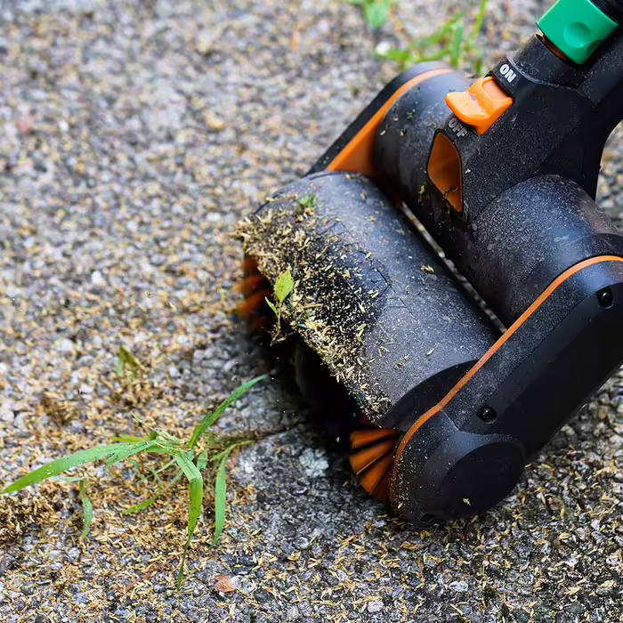 WORX WG441E.9 20V Cordless Multi-Brush - multifunctional surface brush for cleaning stone & wood surfaces & weed removal - integrated water connection - PowerShare compatible - without battery & charger