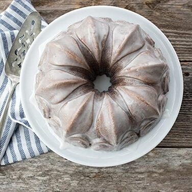 Nordic Ware 53237 Cake Pan, Aluminum (Color Assorted)