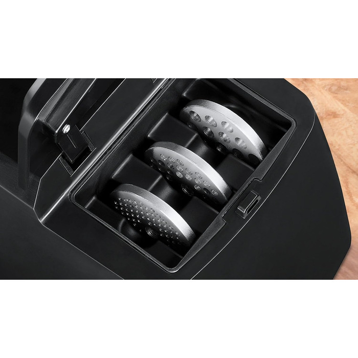 М'ясорубка Bosch MFW68660 сріблясто-чорна, 2200 Вт, насадки для ковбас, 4 тертки, 3 диски з нержавіючої сталі (3, 4.8, 8 мм)