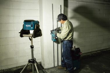 Світлодіодний прожектор Makita DML811 14,4-18В/230В, 3000 люмен, IP65, 3 режими яскравості, поворотний на 240°, без акумулятора та зарядного