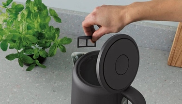 Електричний чайник Electrolux Explore 7 E7K1-6BP, 2400 Вт, 1,7 л, чорний