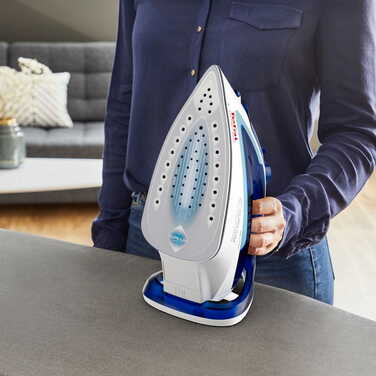 Парова праска Tefal FV5736E0, 2500 Вт, керамічна підошва, синя, 270 мл