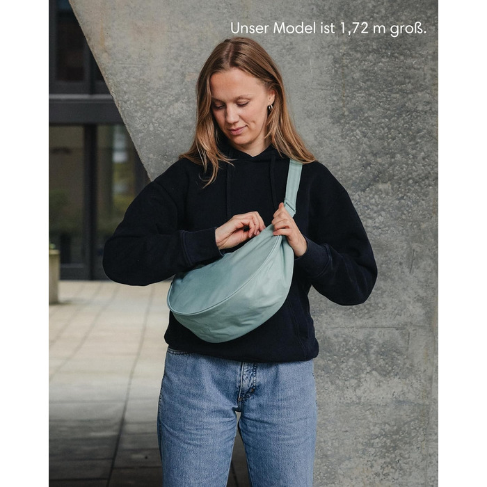 Сумка через плече LARKSON Solveig Medium бежева (Taupe) - Містка напівмісяць, водонепроникна, 6.5 л