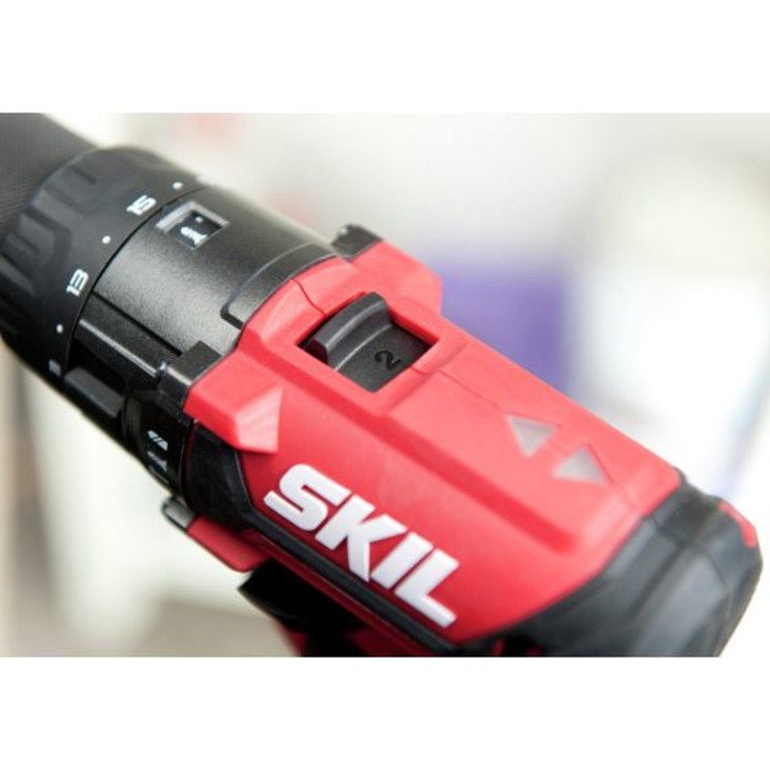 Акумуляторний шуруповерт Skil 20 V CD1E3018CA
