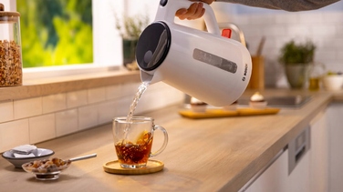 Бездротовий електрочайник Bosch TWK1M121, 1,7 л, 2400 Вт, Білий