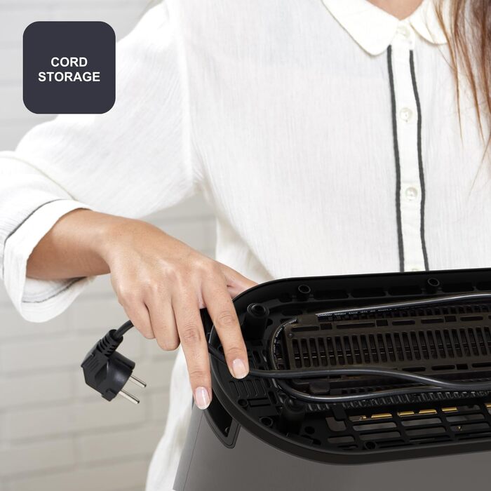 Тостер BLACK+DECKER BXTO1960E з цифровим керуванням, 1960 Вт, 6 рівнів підсмажування, 4 відділення, функції: стоп, підігрів та розморожування, автоматичне центрування, підігрівач для тостів