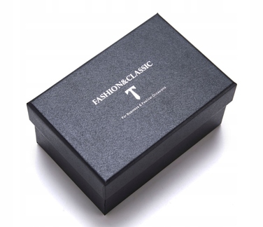 Набір аксесуарів для чоловіків: шовкова краватка, затискач та кишенкова хустка — вибір для справжнього джентльмена