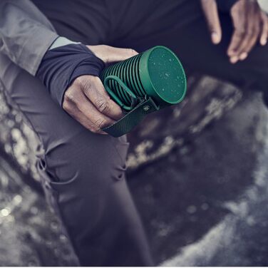Bang & Olufsen Beosound Explore: Портативна Bluetooth колонка, водонепроникна IP67, зелений колір. Для подорожей, кемпінгу та дому. До 27 годин звучання, 360° звук