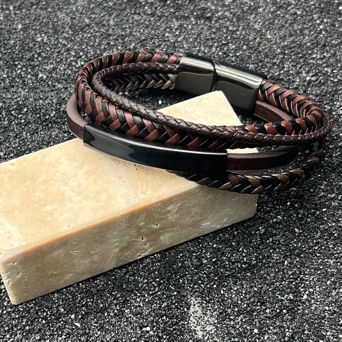 Чоловічий шкіряний браслет Lederarmband з гравіюванням та магнітною застібкою, коричневий, 22 см