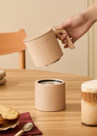 Електричний спінювач молока MilkFrother Cremeweiß з сенсорним екраном, 4 автоматичні програми, система безпеки, 350 мл, для гарячих та холодних напоїв, 400W (пісочний колір)