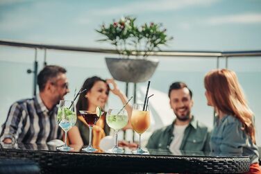 Набір для приготування коктейлів CocktailMeister Premium: шейкер, мірний стаканчик, рецепти коктейлів