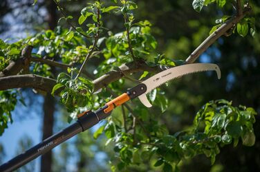 Садова пила Fiskars QuikFit для обрізки гілок, 55 см, загартована сталь, чорна/помаранчева, змінний інструментальний модуль 1000691