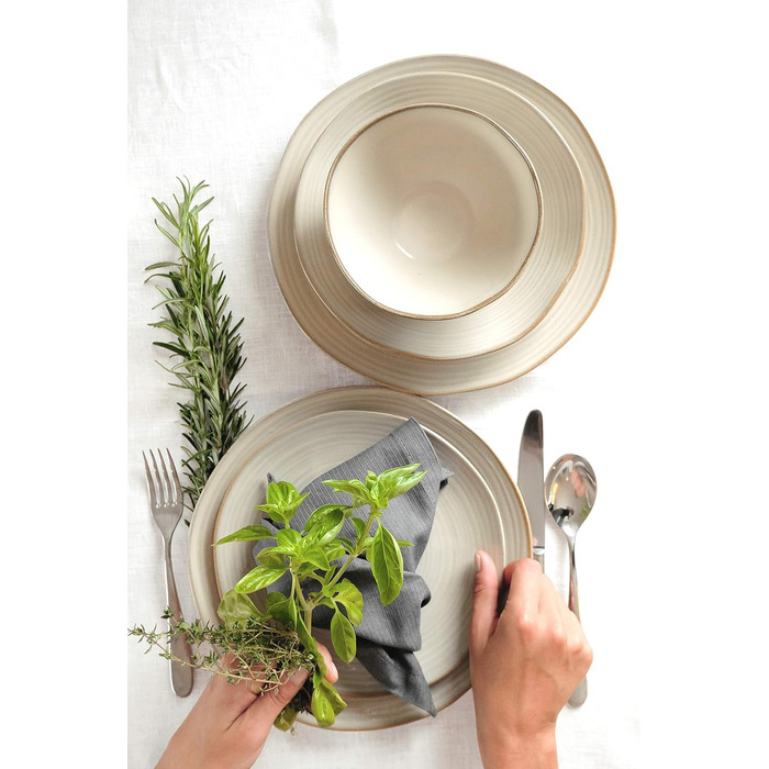 MÄSER 931371 Nottingham Vintage Dinner Set for 4 people, 8-piece tableware set with dinner plates and soup plates in an irregularly round retro look, stoneware, beige