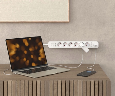 Мережевий фільтр KERG M02601: 6 розеток, 1.5 м, 16 А, USB-C та USB-A