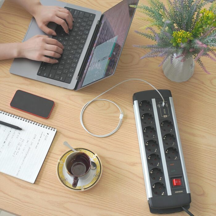 Многофункціональна мережева панель Ucomen з USB та захистом від перенапруги (3680W, 16A) для комп'ютерних столів, 10 розеток, 20W USB-A та USB-C зарядка, кабель 1.5м