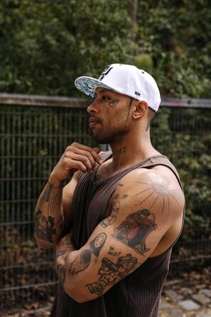 Кепка Nebelkind Snapback для чоловіків та жінок, універсальний розмір, регульована, unisex, якісна бейсболка в стилі streetwear, ретро білий колір