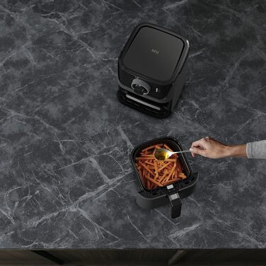 AEG AF5-1-4GB Hot Air Fryer/Frying/Grilling/Roasting/Baking/with little to no oil / 2.5 l capacity/dishwasher-safe / 80-200 °C/programmable/black Black 2.5l capacity Series 6000