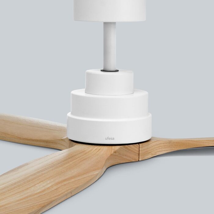Стеляний вентилятор Ufesa 132 см, 40 Вт, 6 швидкостей, тихий, з 3 дерев'яними лопастями, функція літо-зима, таймер 8 годин, пульт, білий та світле дерево (без світла)