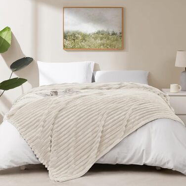 Пухнаста ковдра WAVVE: тепла флісова ковдра для дивану, софи та декору інтер'єру, 150 x 200 см, бежева