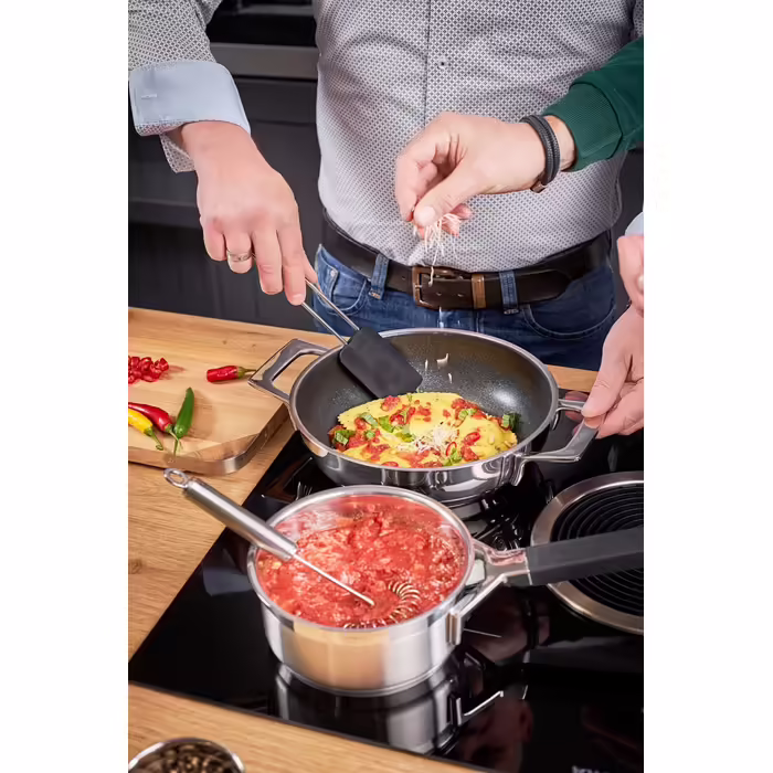 RÖSLE Ginger and Garlic Press in Professional Quality, with Folding Strainer, Stainless Steel 18/10, Dishwasher Safe (Garlic Press with Scraper, Bundle with Dough Scraper)