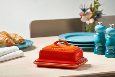 Le Creuset Stoneware Butter Dish, 900 g, 17 x 12.5 x 9 cm, Flame