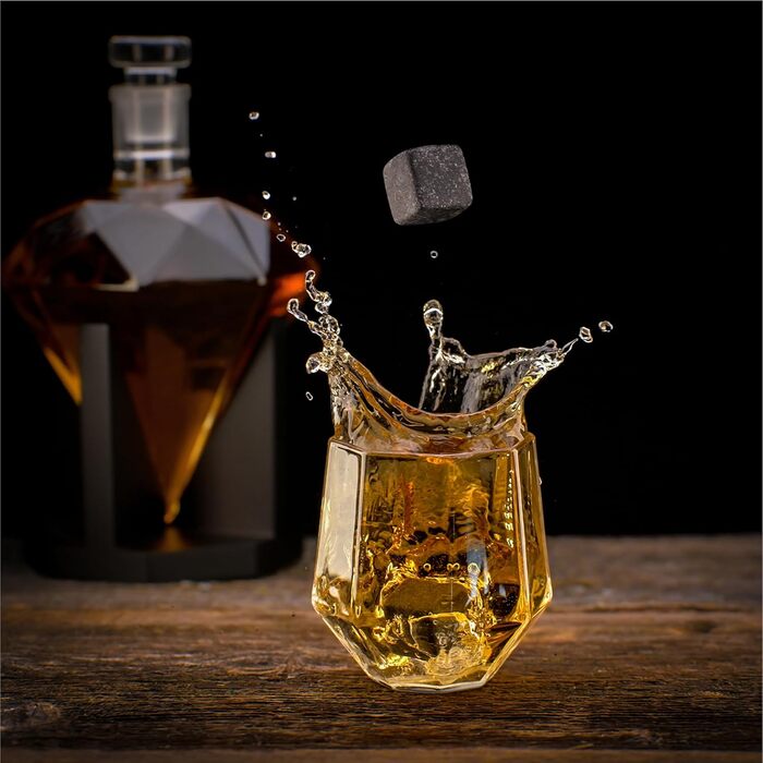 WHISISKEY Whiskey Carafe Set - Whiskey Gift Set - Gifts for Men - Men's Gifts Gift - Birthday Gift for Men - Diamond Decanter 700ML, Gift Box, 4 Whiskey Stones