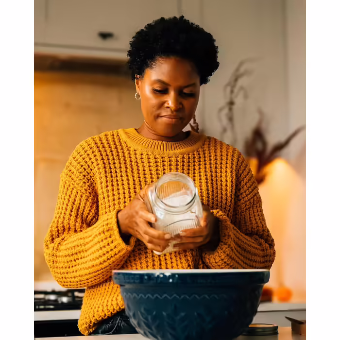 Traditional Mixing Bowl from Original Stoneware, Indigo and Ivory Design, 5.5 Liter Capacity, Perfect for Preparing Bread and Cakes, Dishwasher Safe