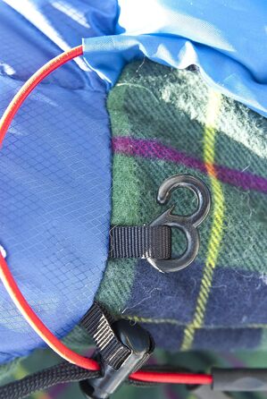 Спальний мішок Alexika Tundra Plus - теплий, зручний, прямокутний, 3-сезонний для дорослих та сімей, для кемпінгу та відпочинку на природі при низьких температурах (-2°C), з компресійним мішком, ліворуч